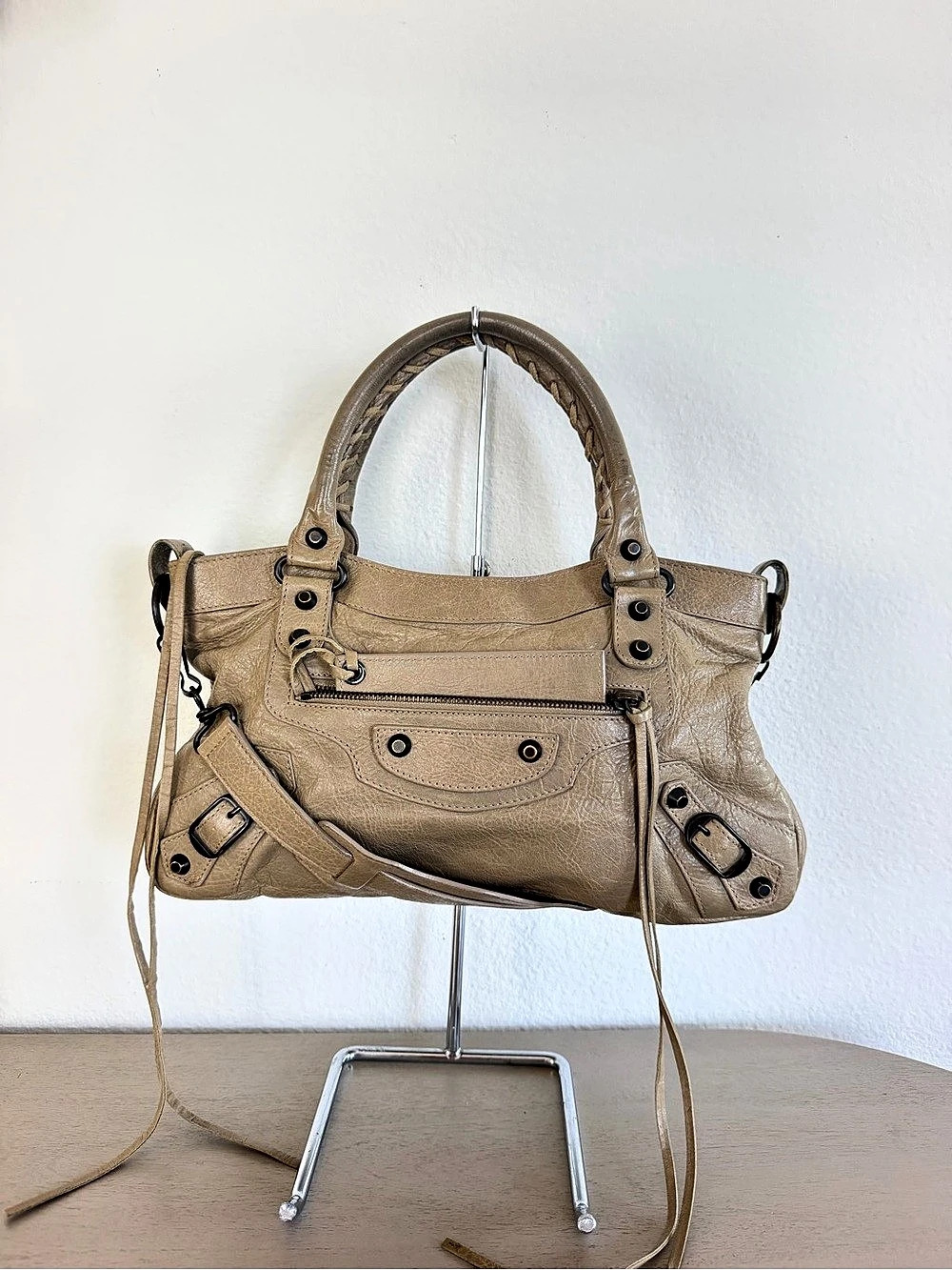 Balenciaga Classic City Bag Leather Shoulder Bag in Beige le First